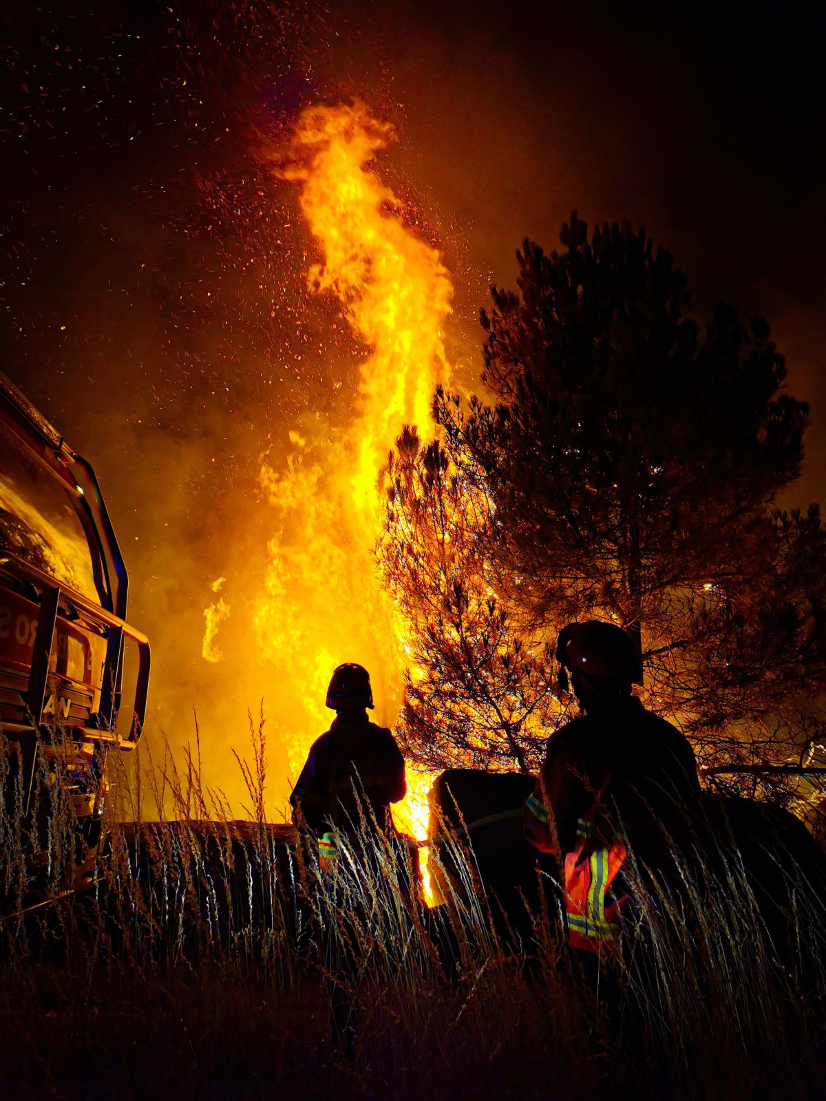 Little Fire Grows Past 1,000 Acres Near Pleasanton as Evacuations Continue — photo 2