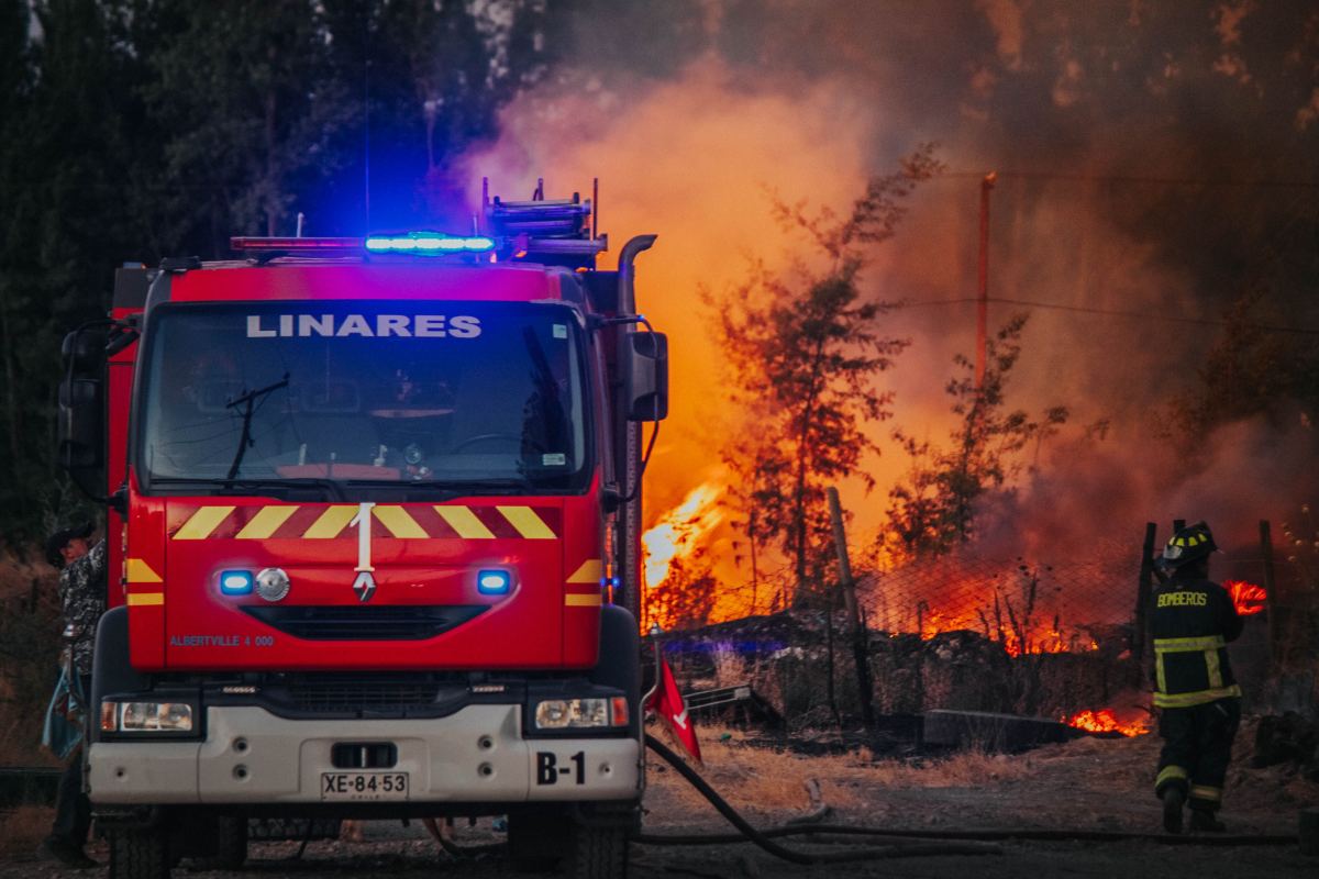 French Wildfire Creates Rare Fire Thunderstorm Near Bordeaux — photo 3