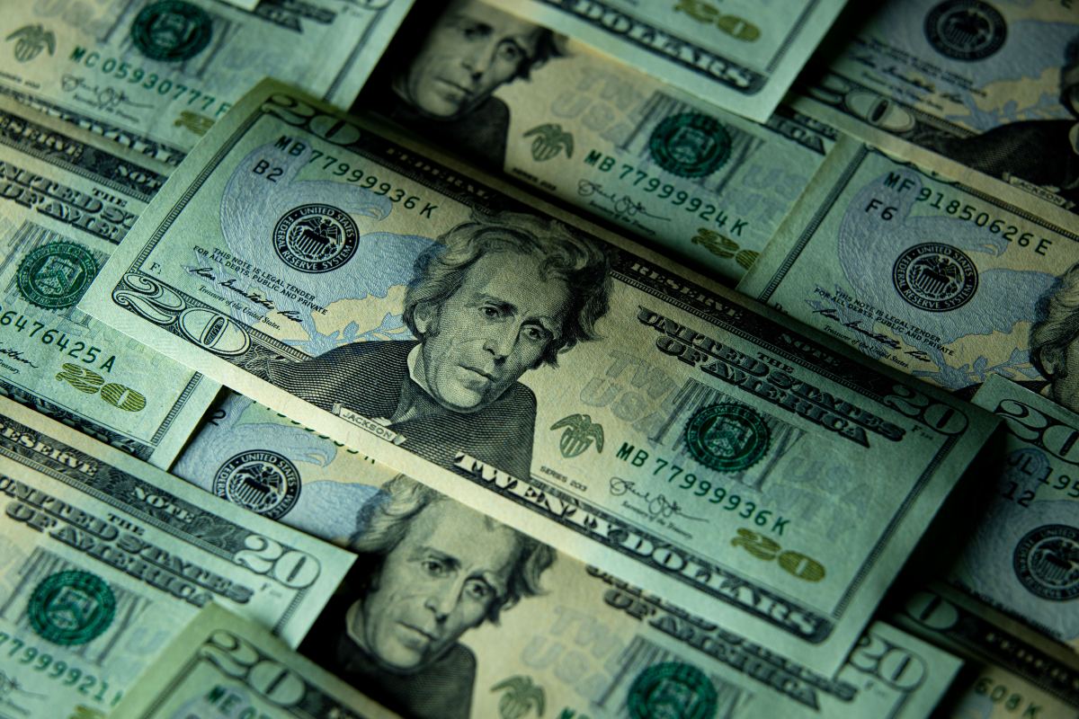 Gold Prices Slip as Strong Dollar Puts Focus on Federal Reserve Meeting — photo 2