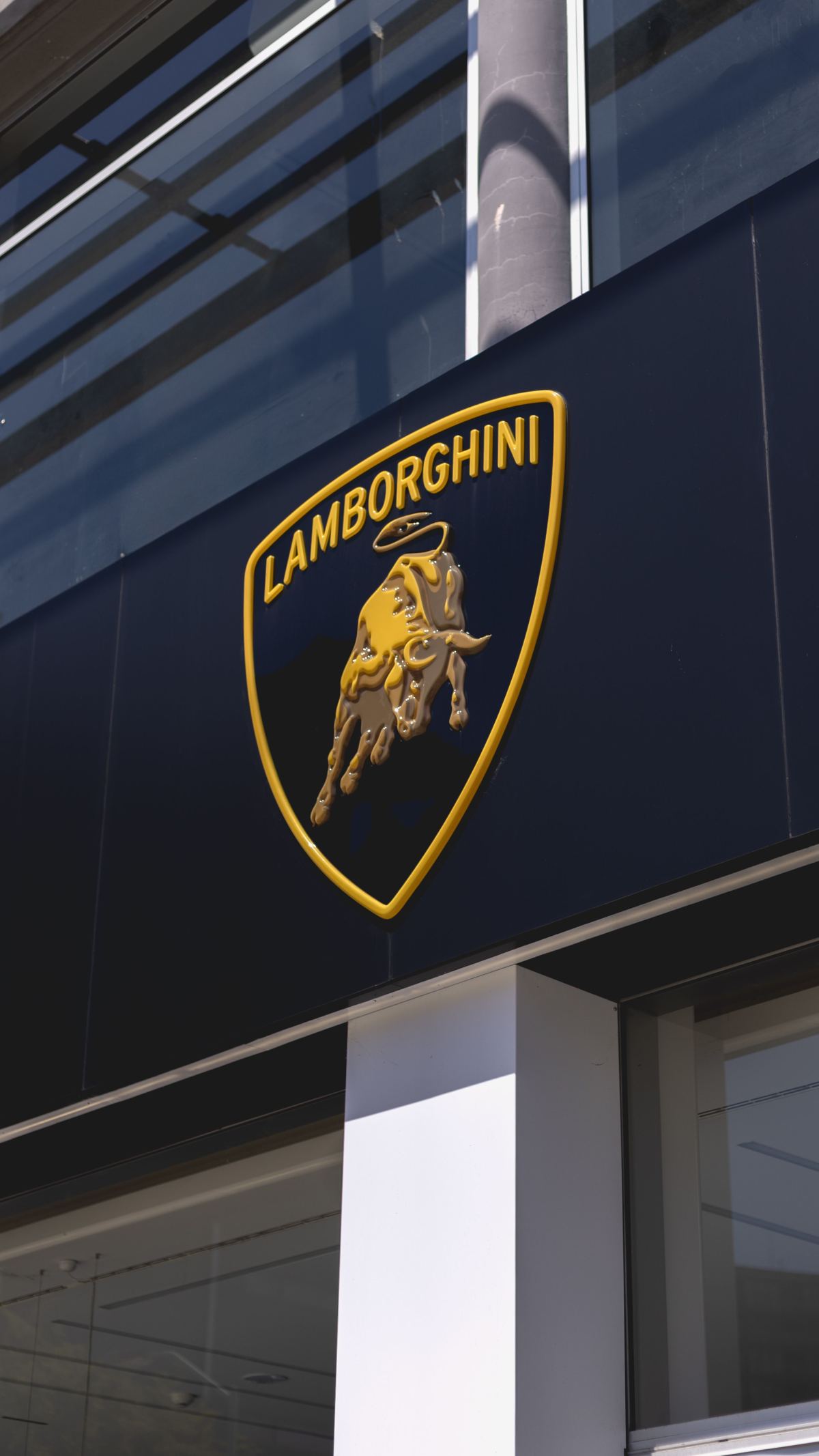 Lamborghini Profit Falls as Tariffs and Geopolitical Tensions Pressure Luxury Cars — photo 1