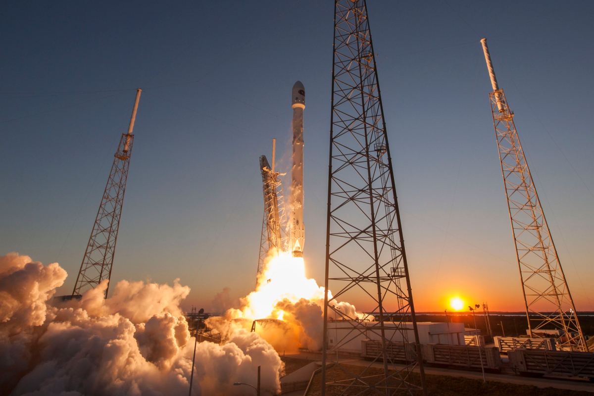 SpaceX Wins $1.6 Billion U.S. Space Force Contract for 18 Falcon 9 Launches — photo 1