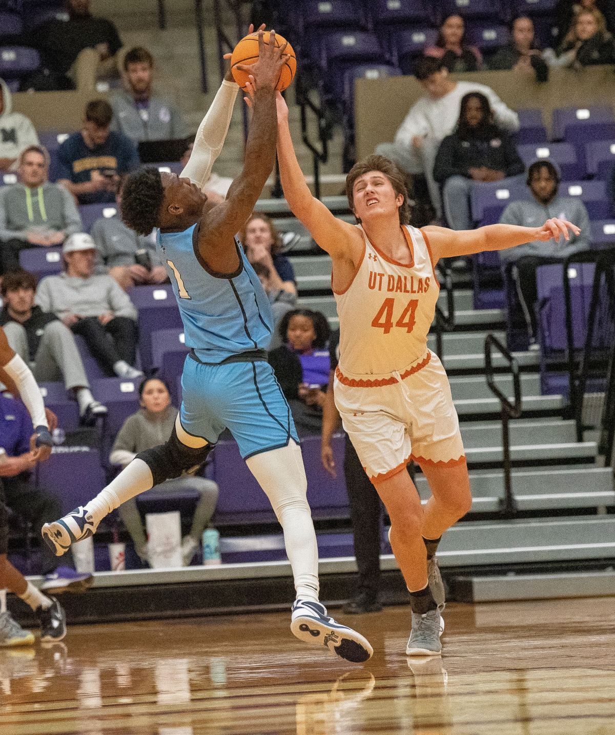 Dallas Wings Extend Winning Streak to Five with 96-91 Comeback Victory Over Chicago Sky — photo 3