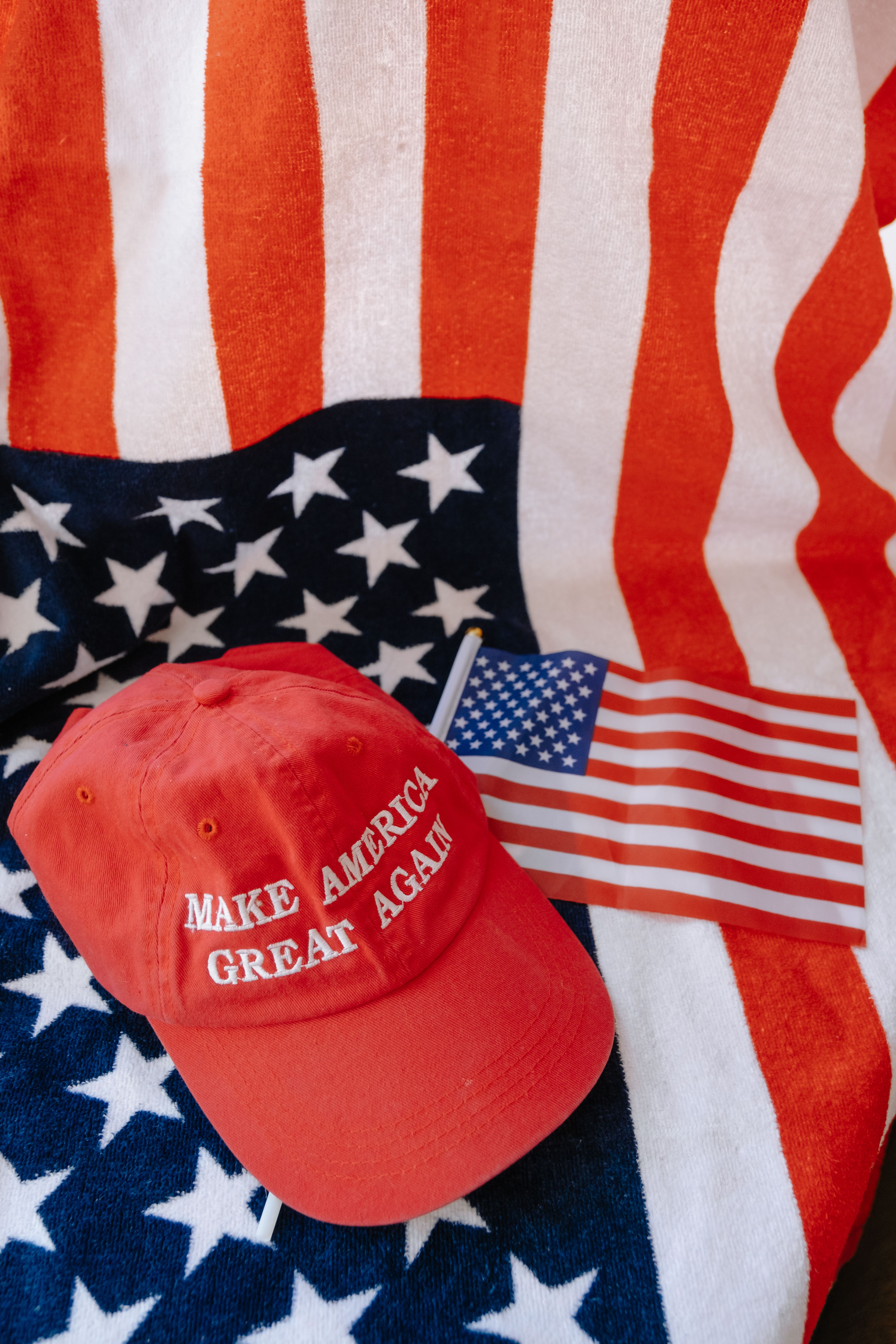 Trump Expands Tariffs on 60 Countries as New U.S. Import Duties Begin