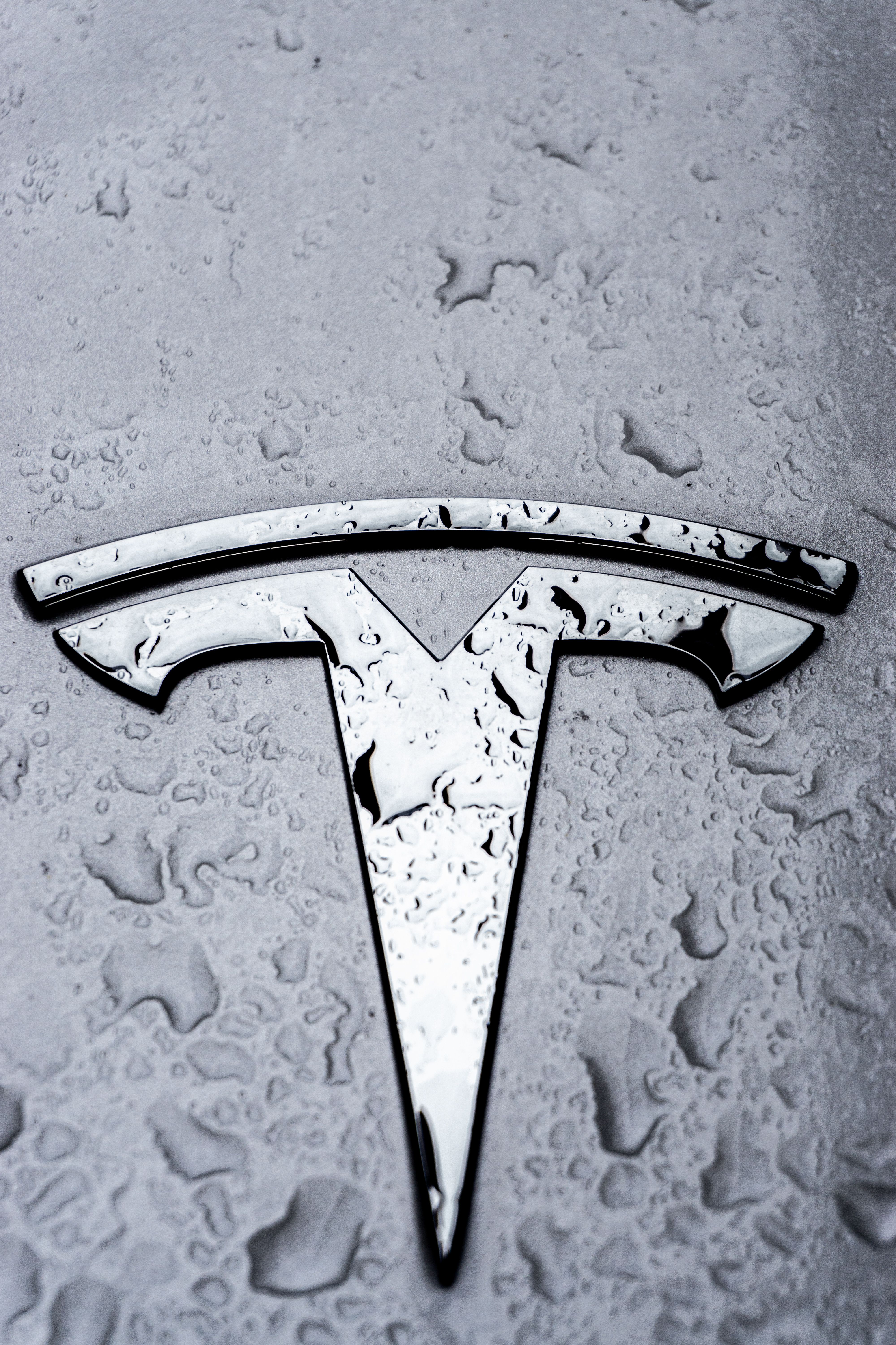 Tesla Cash Burn to Test Investor Confidence in AI and Robotaxi Strategy
