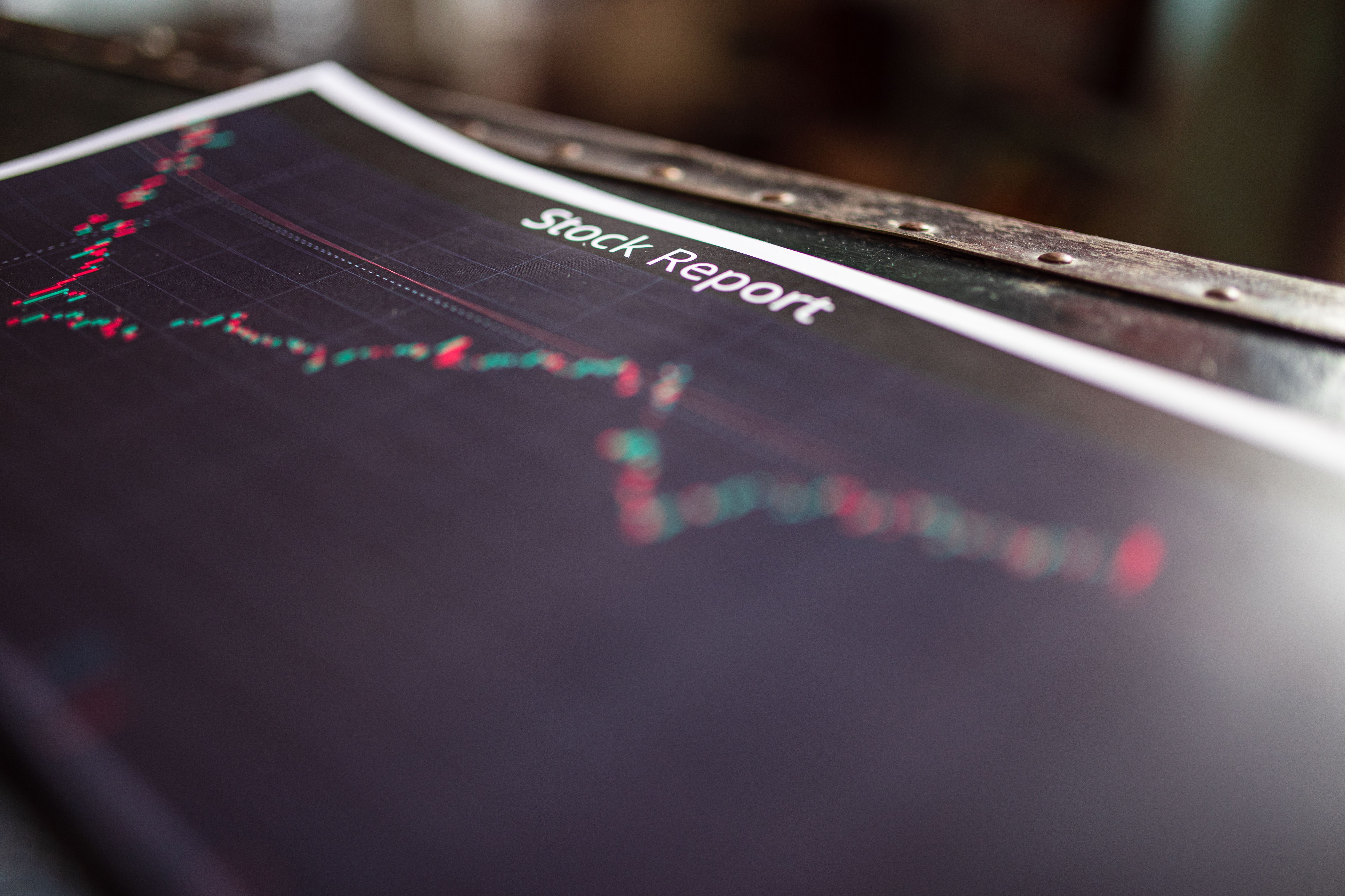 Brent Crude Climbs Above $100 as Tech Sell-Off Sends Wall Street Lower